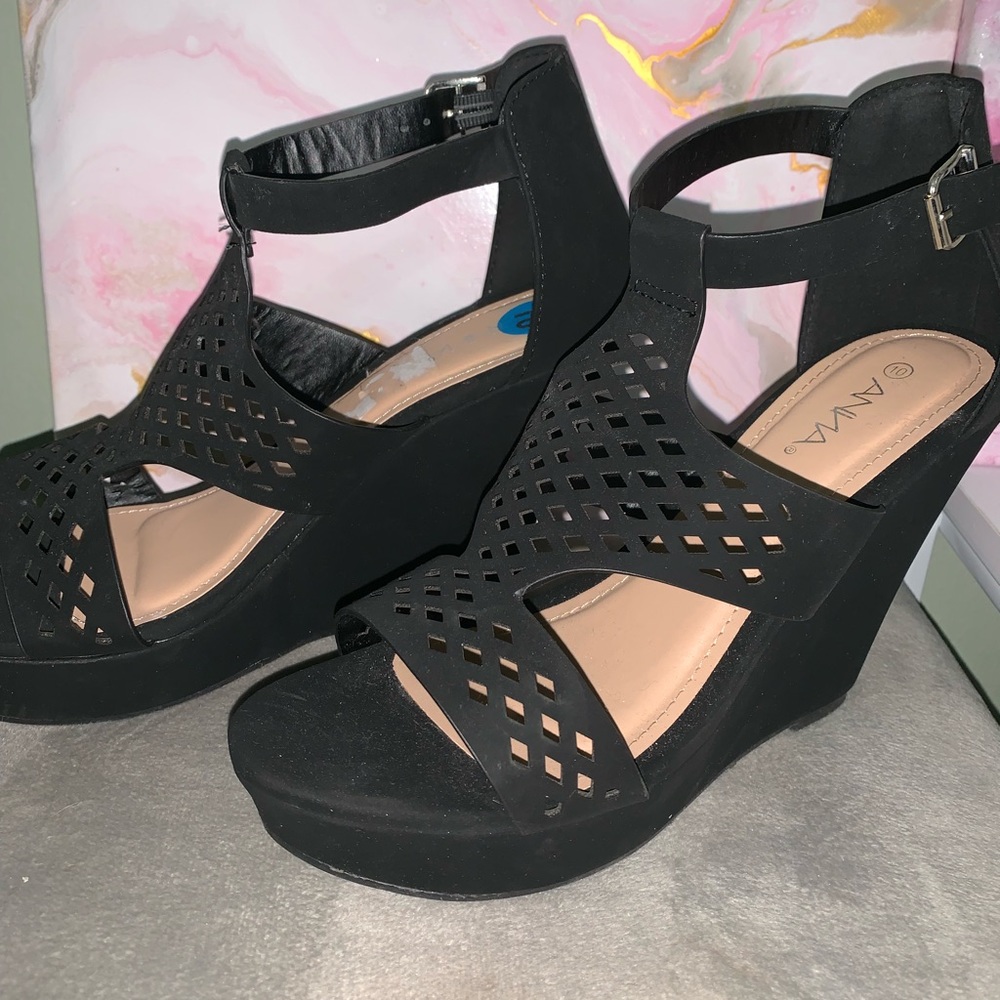Women’s size 10 black wedges. Worn once
